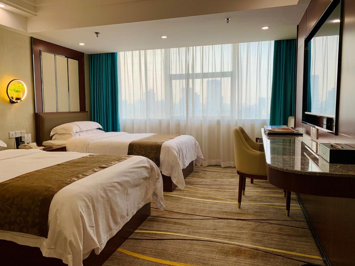 Skyline Plaza Hotel Гуанджоу Екстериор снимка