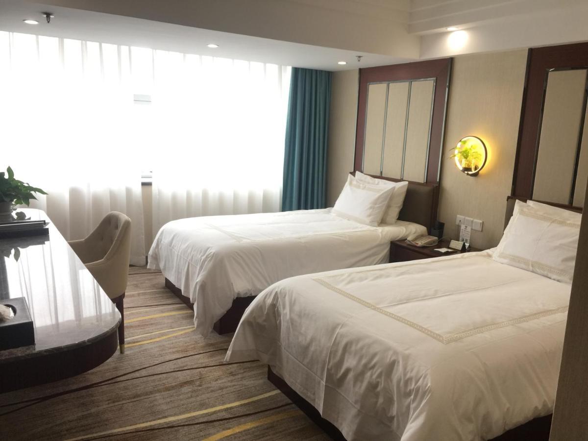 Skyline Plaza Hotel Гуанджоу Екстериор снимка