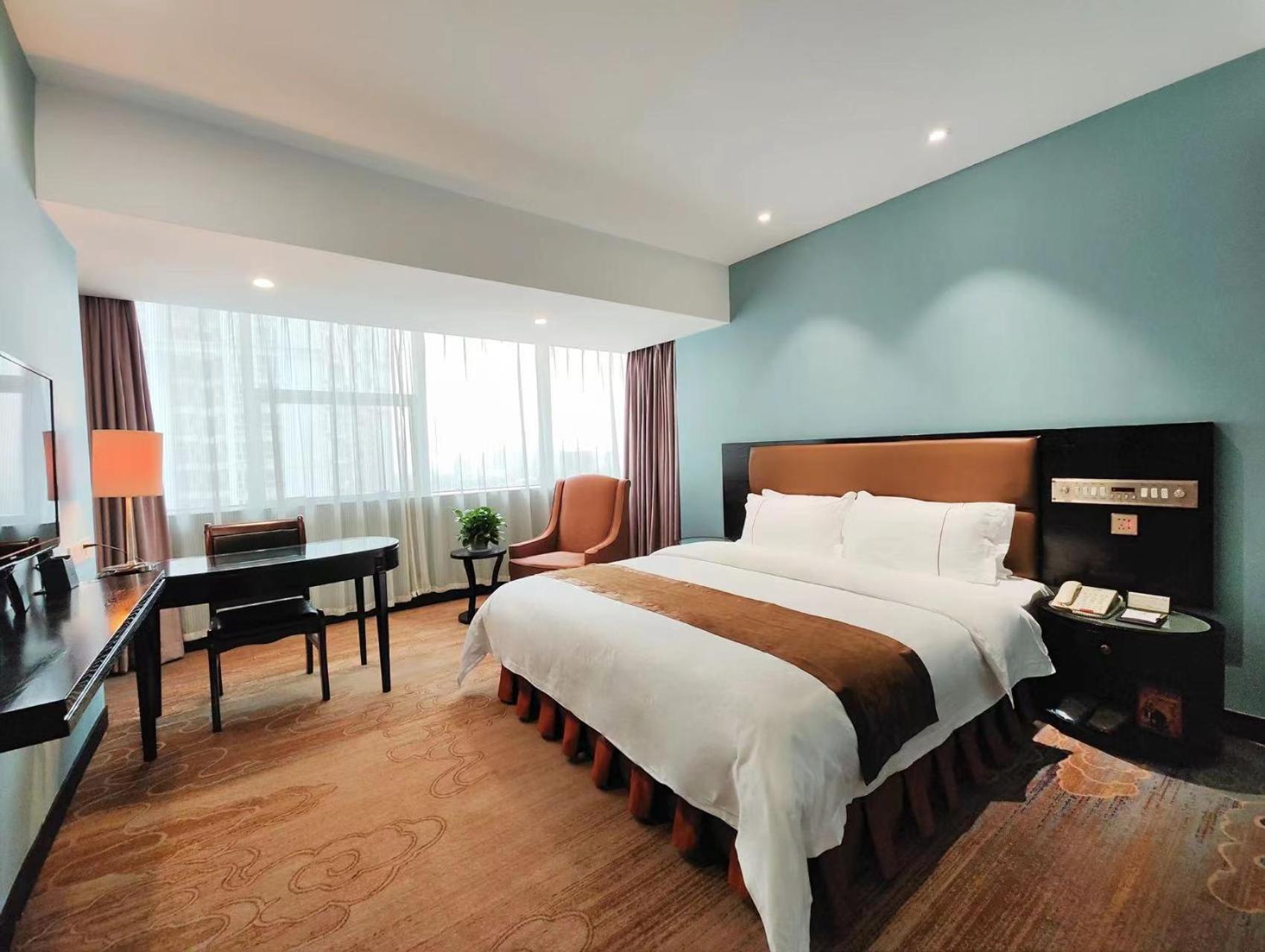 Skyline Plaza Hotel Гуанджоу Екстериор снимка