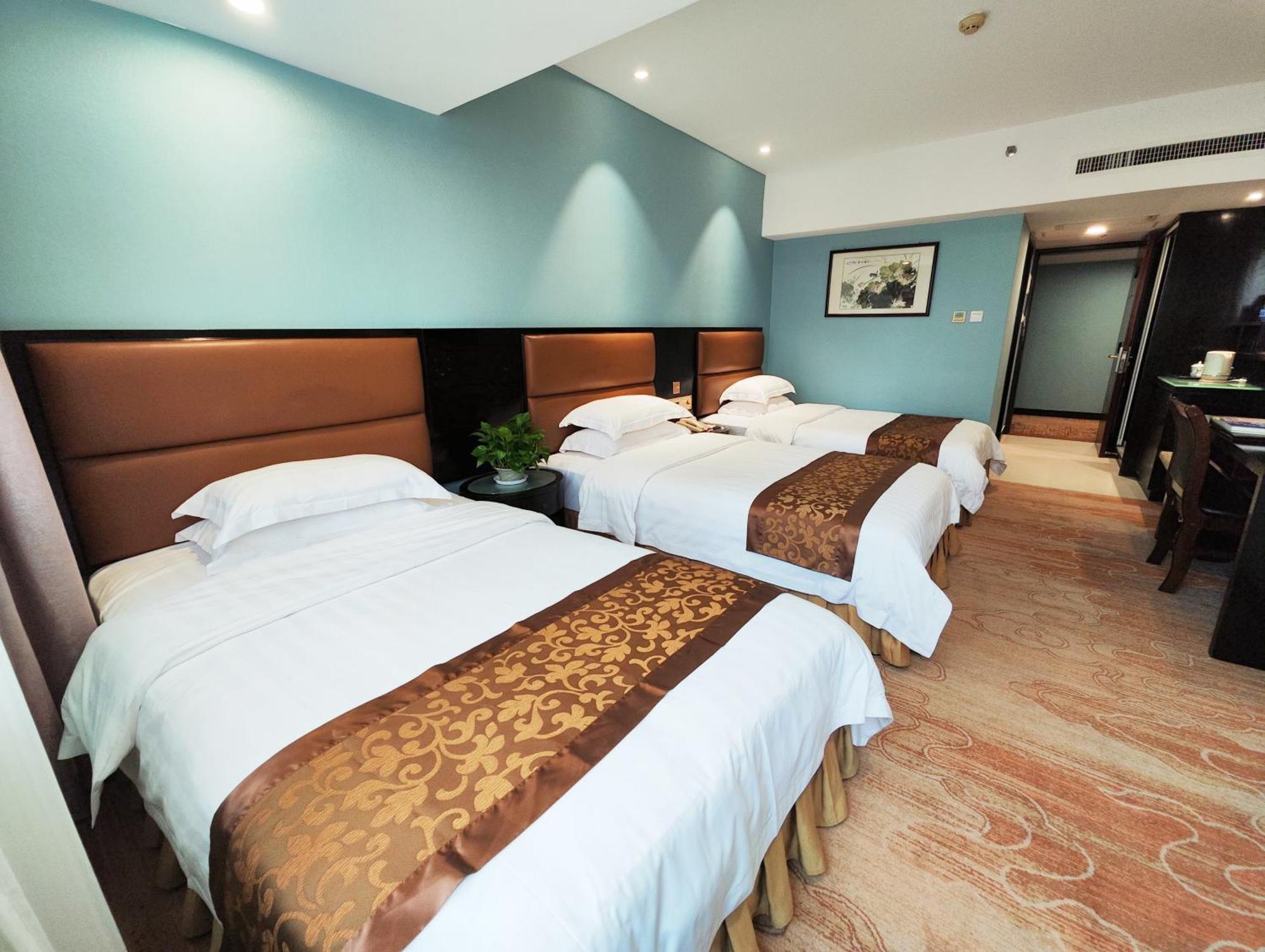 Skyline Plaza Hotel Гуанджоу Екстериор снимка