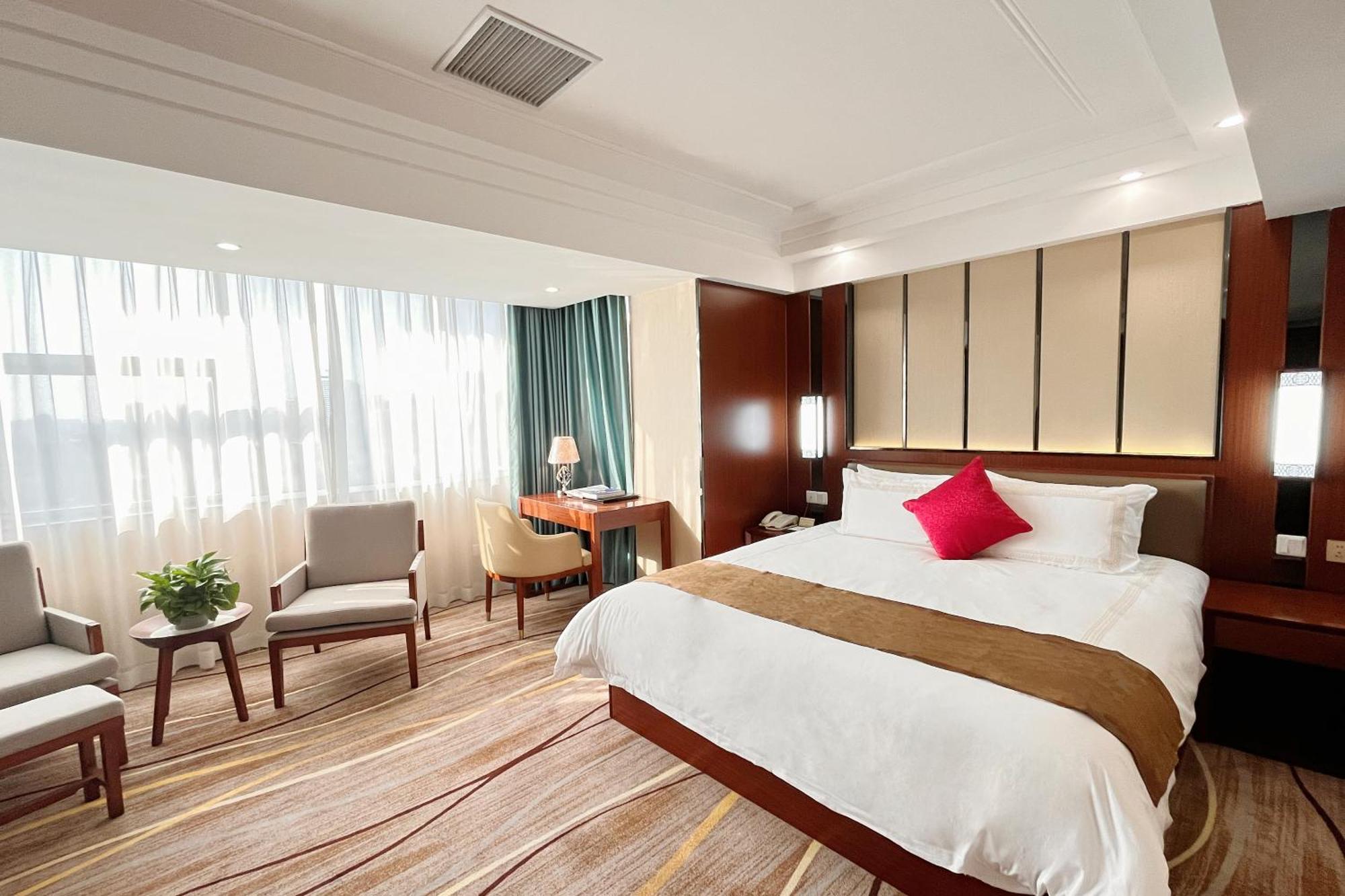 Skyline Plaza Hotel Гуанджоу Екстериор снимка