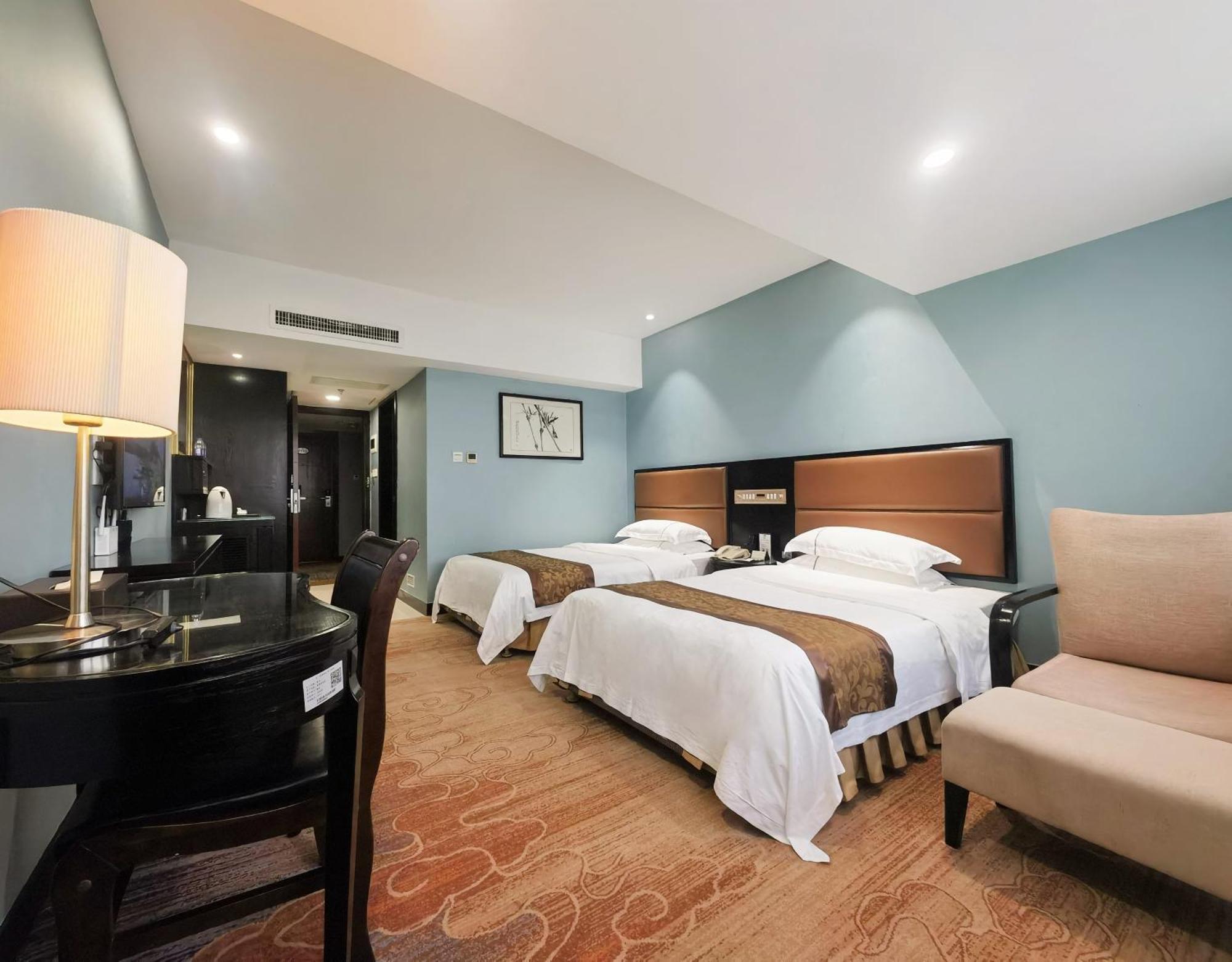 Skyline Plaza Hotel Гуанджоу Екстериор снимка