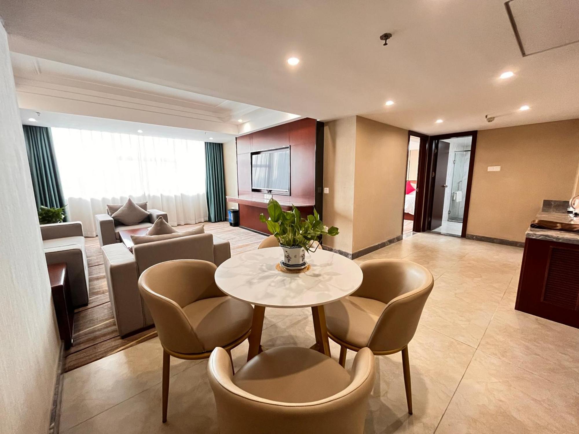 Skyline Plaza Hotel Гуанджоу Екстериор снимка
