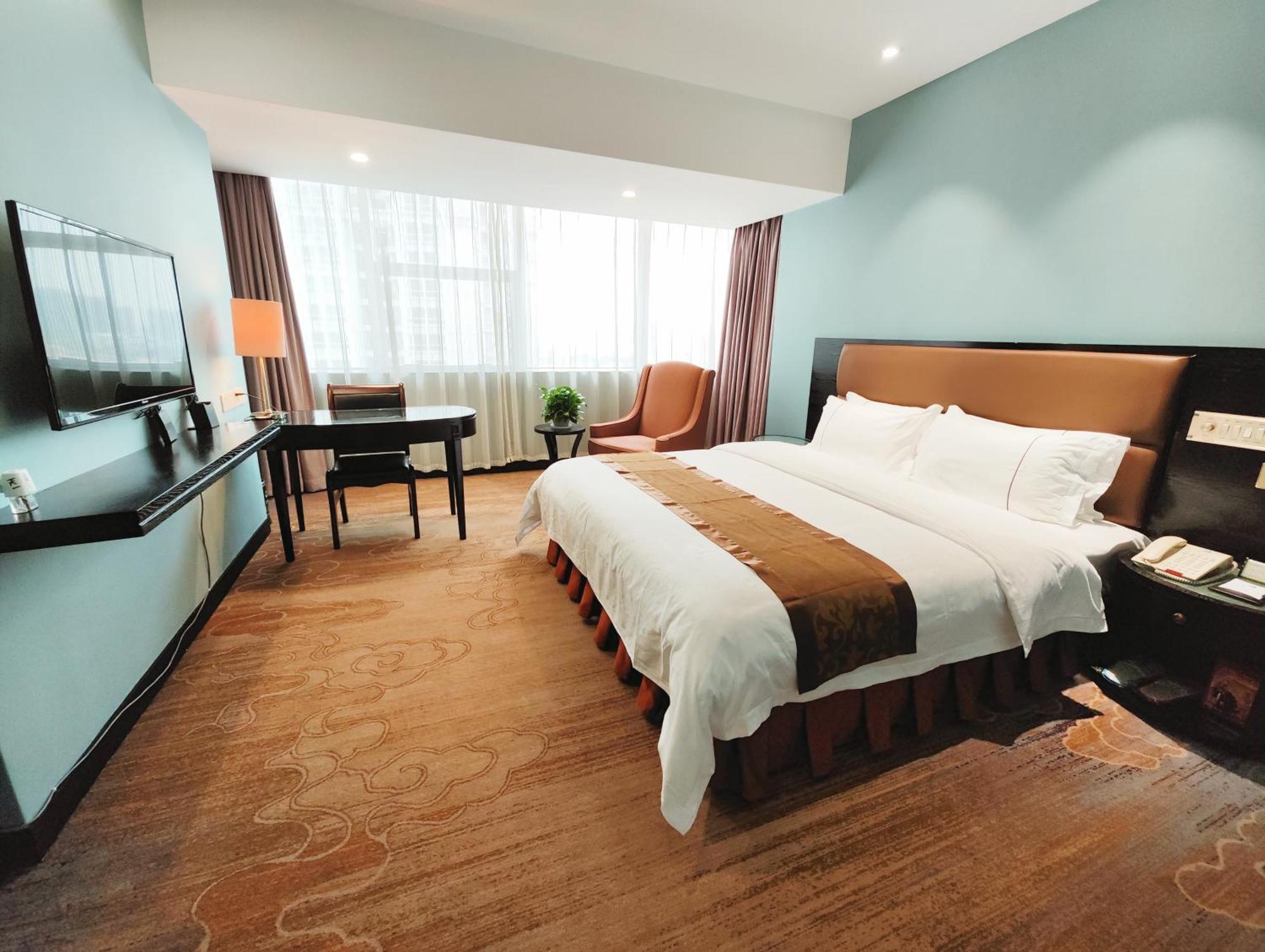 Skyline Plaza Hotel Гуанджоу Екстериор снимка