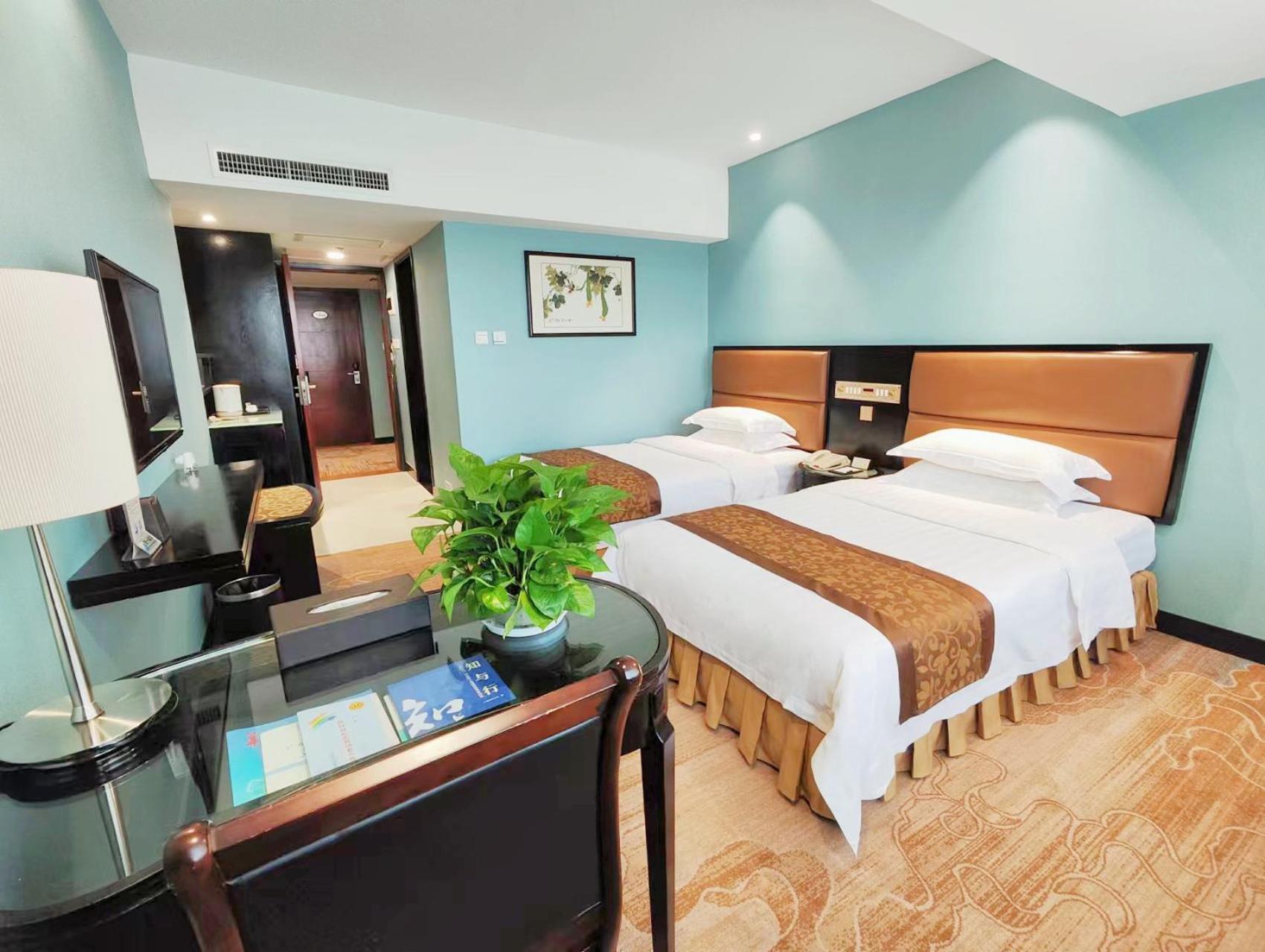 Skyline Plaza Hotel Гуанджоу Екстериор снимка