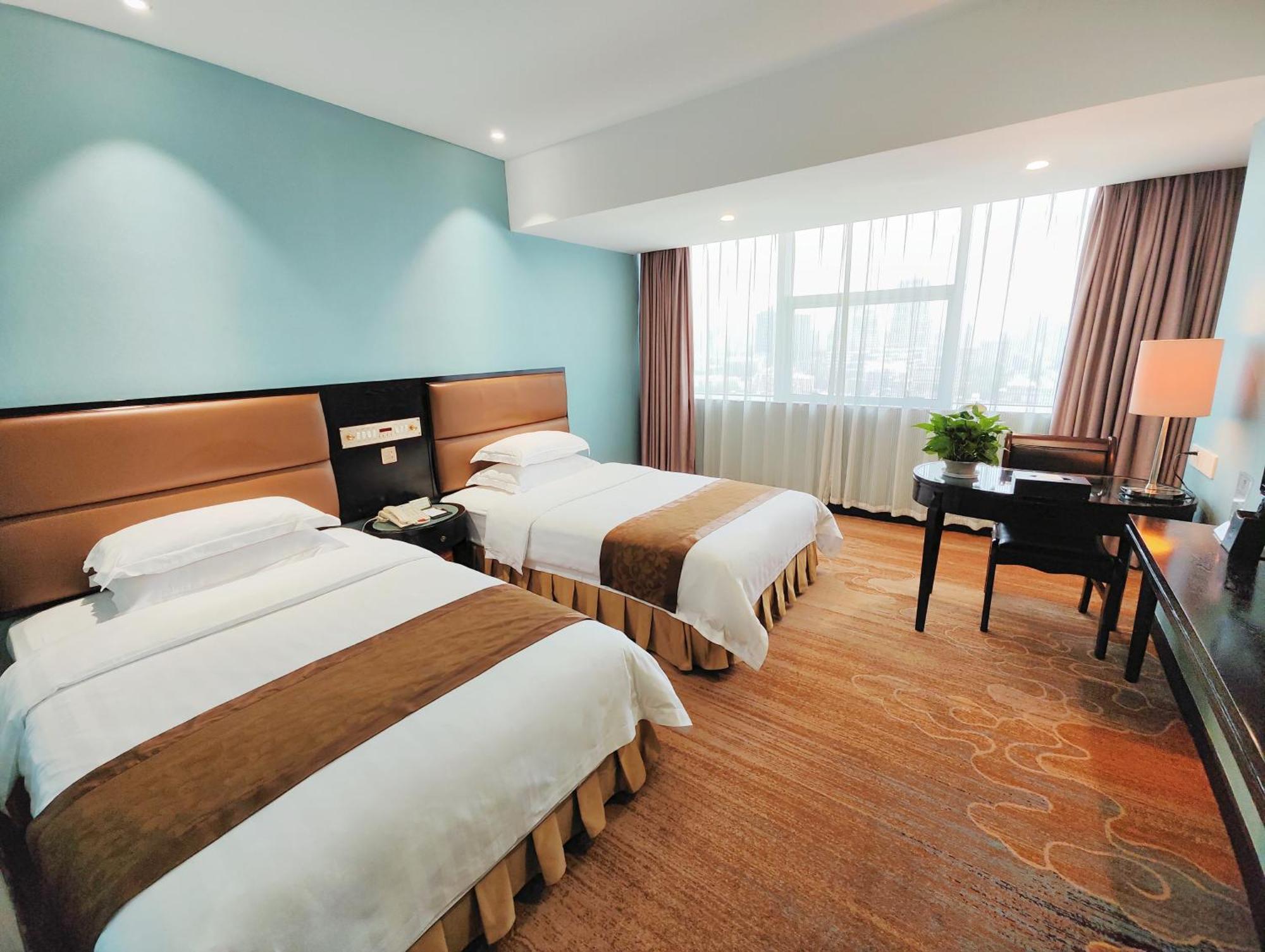 Skyline Plaza Hotel Гуанджоу Екстериор снимка