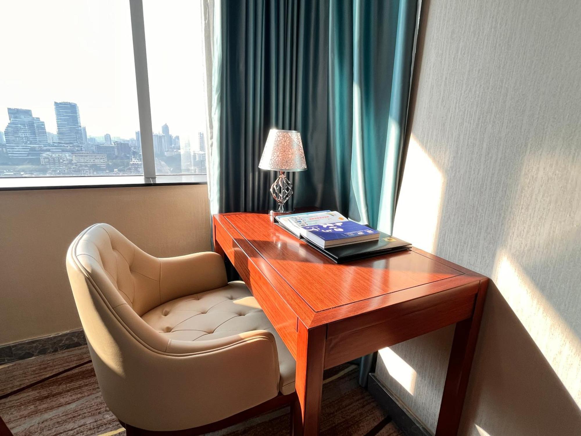 Skyline Plaza Hotel Гуанджоу Екстериор снимка