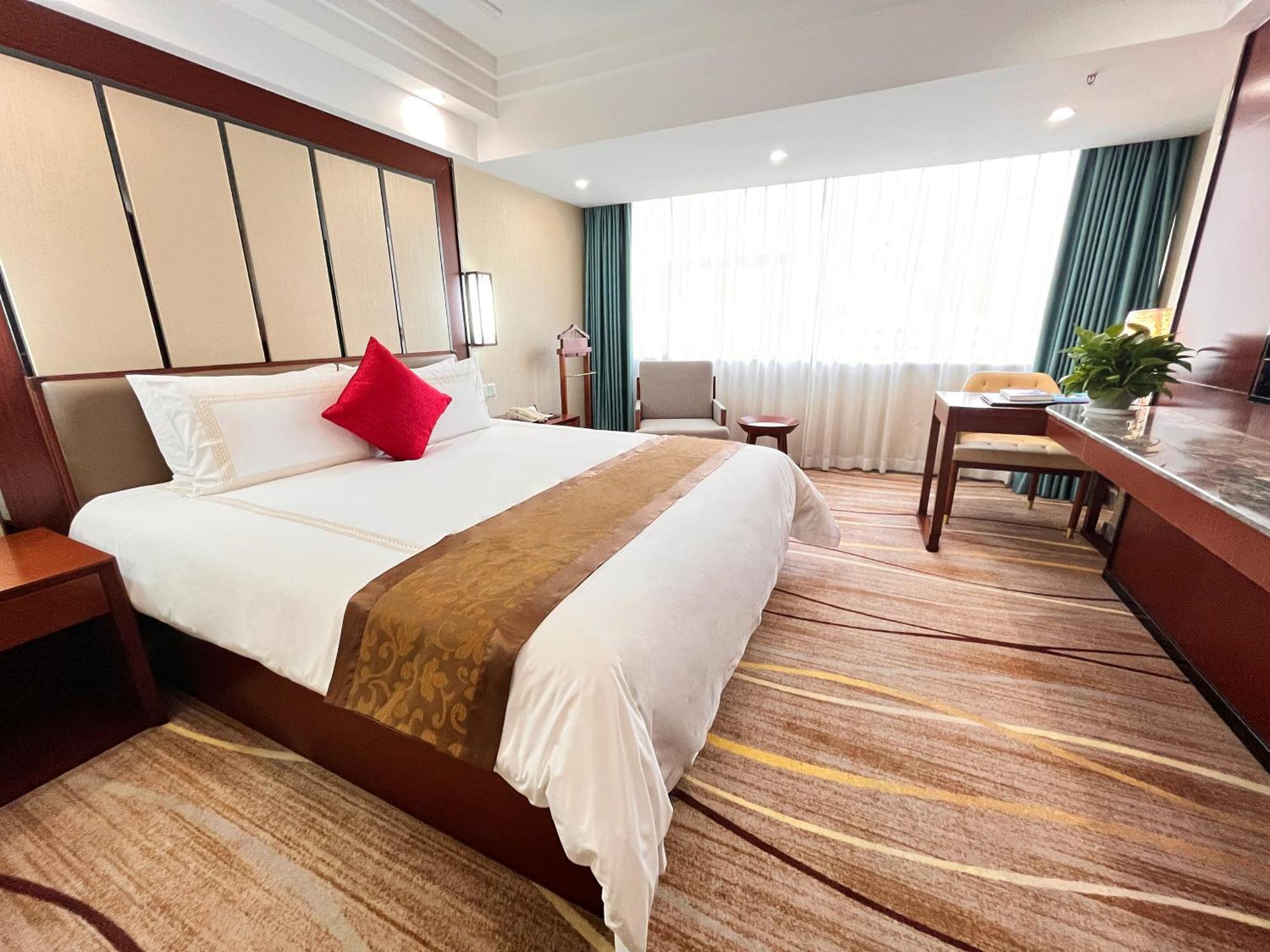 Skyline Plaza Hotel Гуанджоу Екстериор снимка