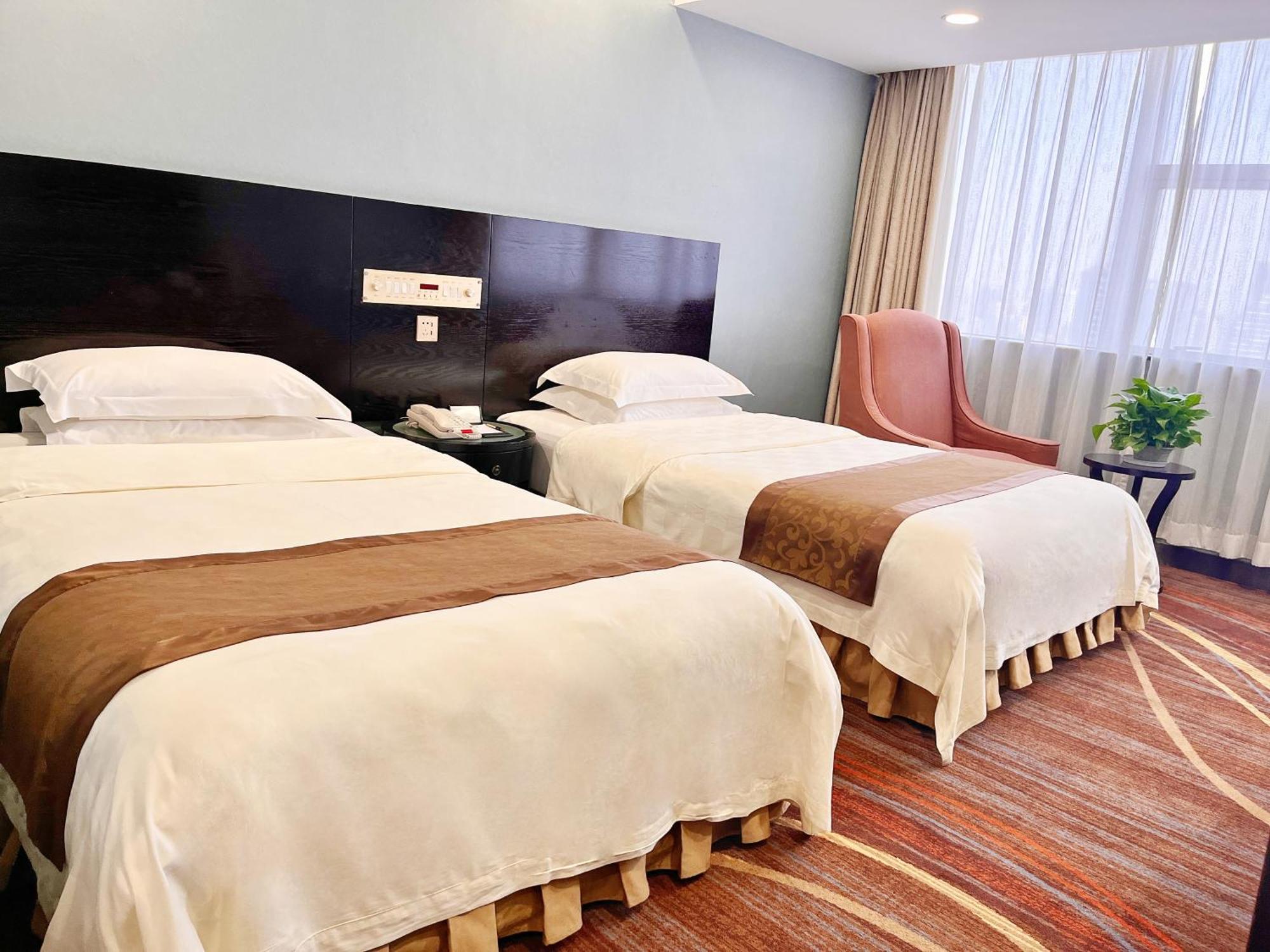 Skyline Plaza Hotel Гуанджоу Екстериор снимка