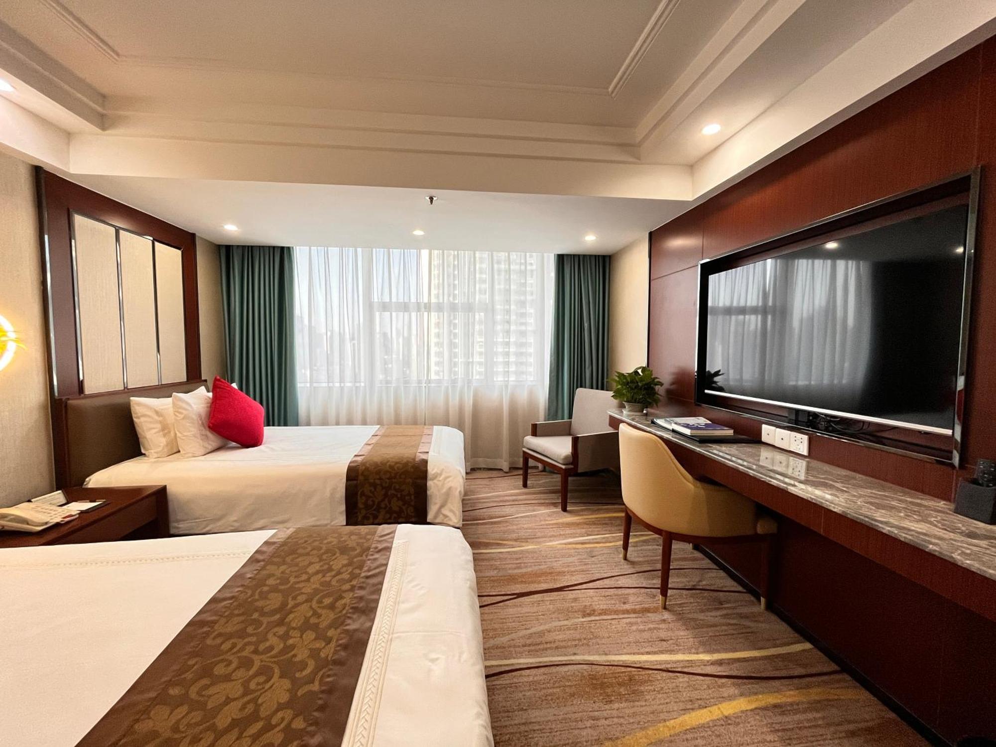 Skyline Plaza Hotel Гуанджоу Екстериор снимка