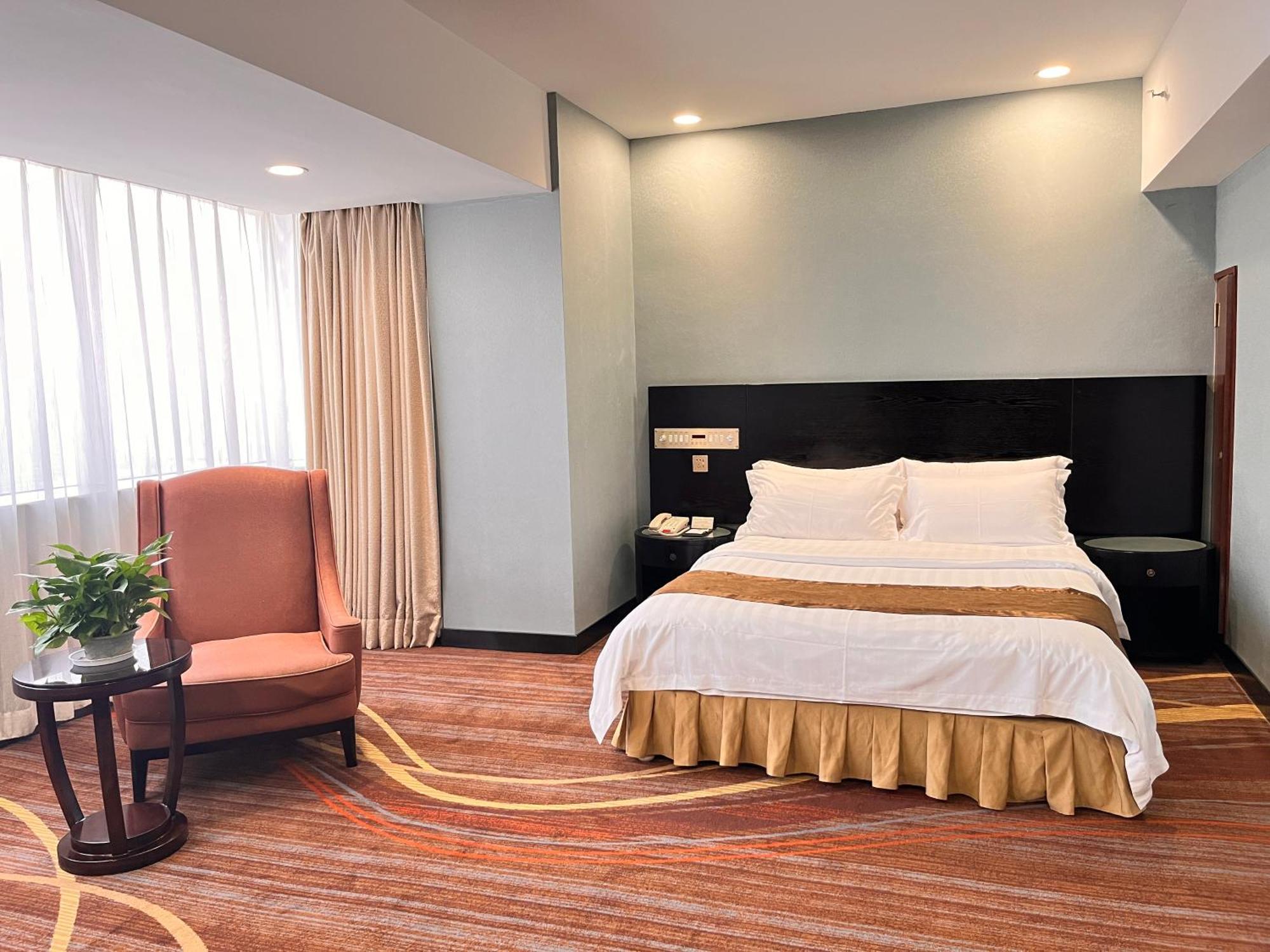 Skyline Plaza Hotel Гуанджоу Екстериор снимка