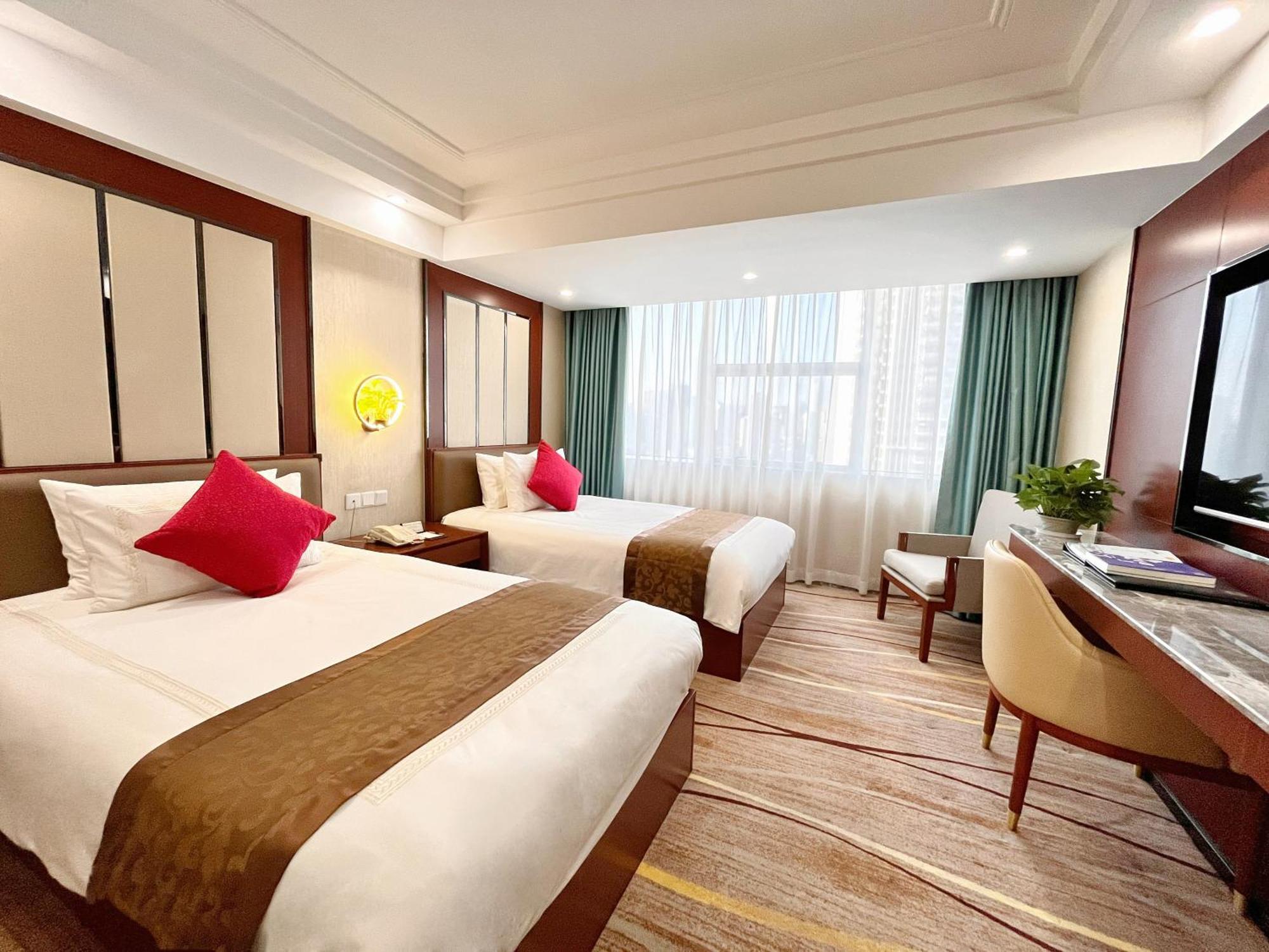 Skyline Plaza Hotel Гуанджоу Екстериор снимка
