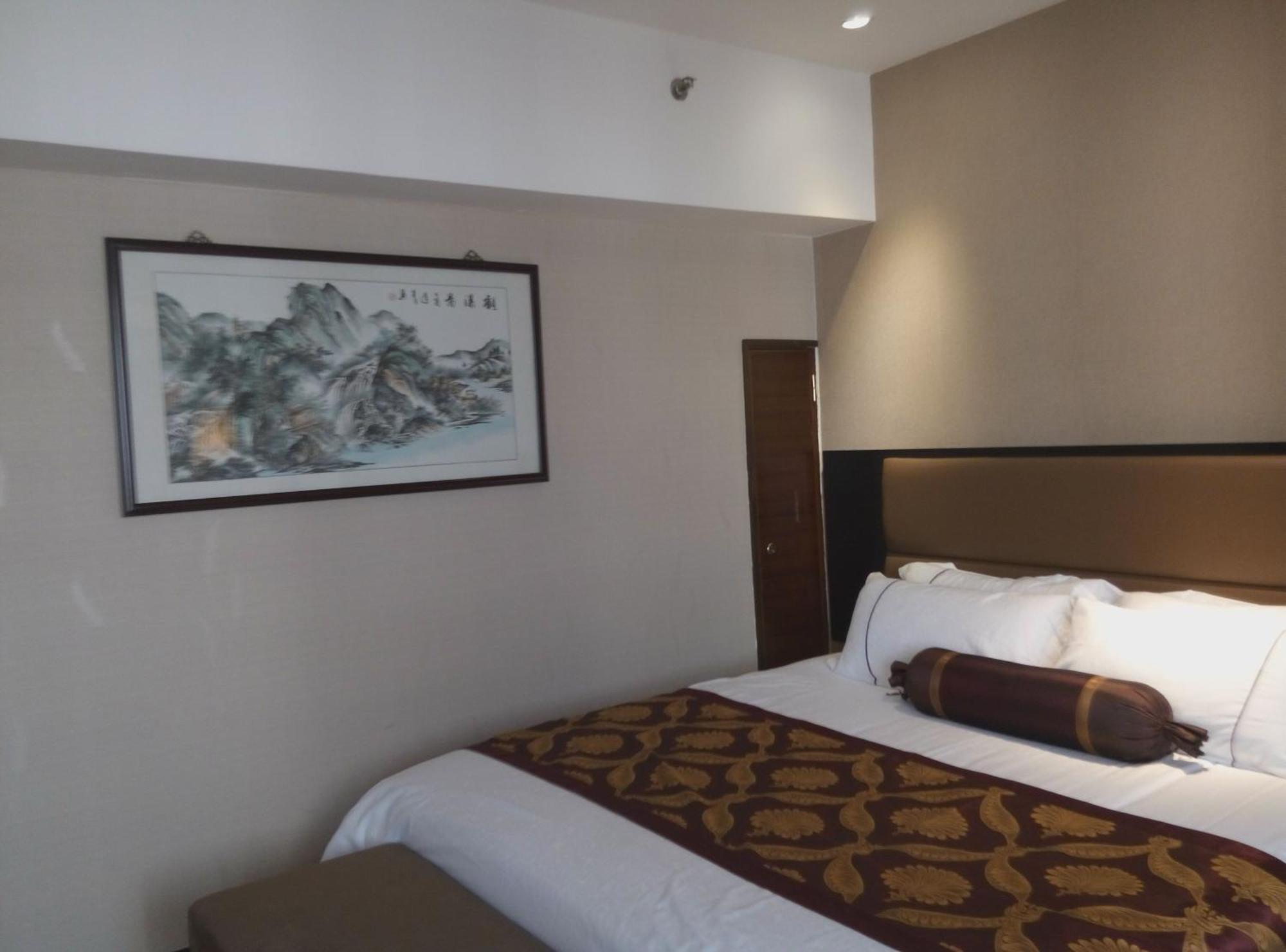 Skyline Plaza Hotel Гуанджоу Екстериор снимка