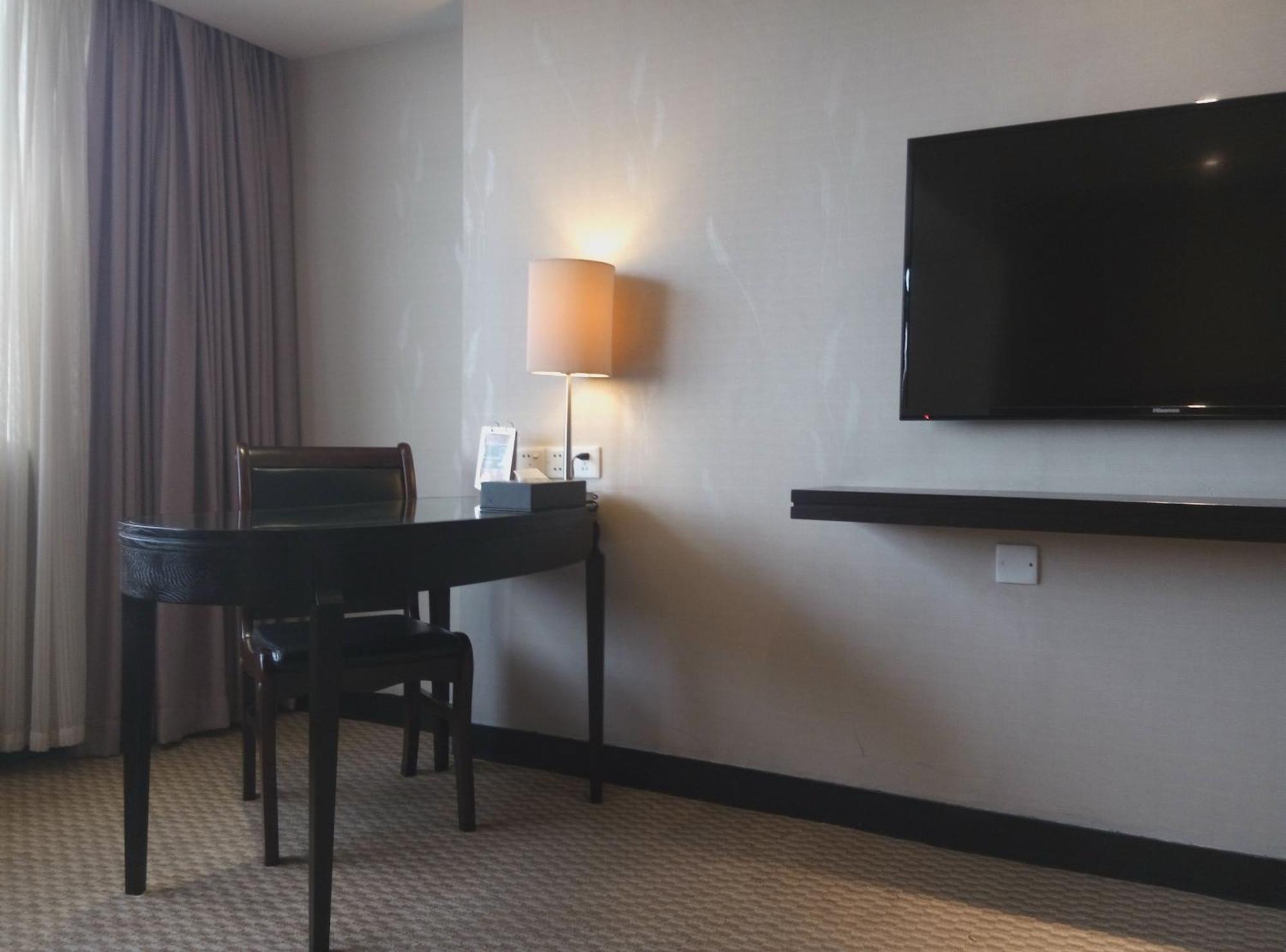 Skyline Plaza Hotel Гуанджоу Екстериор снимка